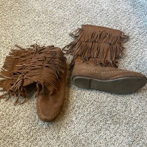 Moccasin fringe boots